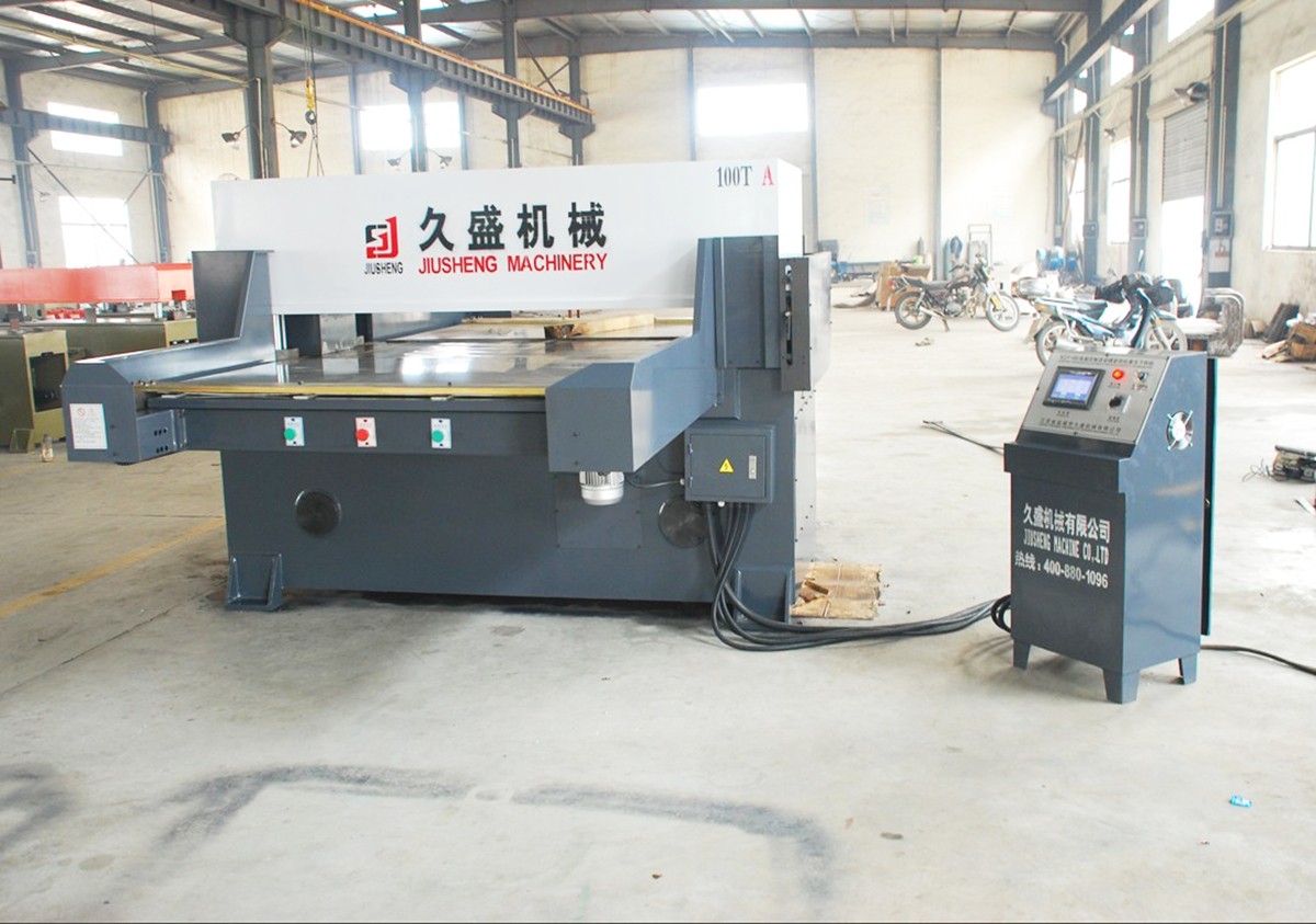 粉撲、化妝棉全自動裁斷機（雙面送料精四）.jpg